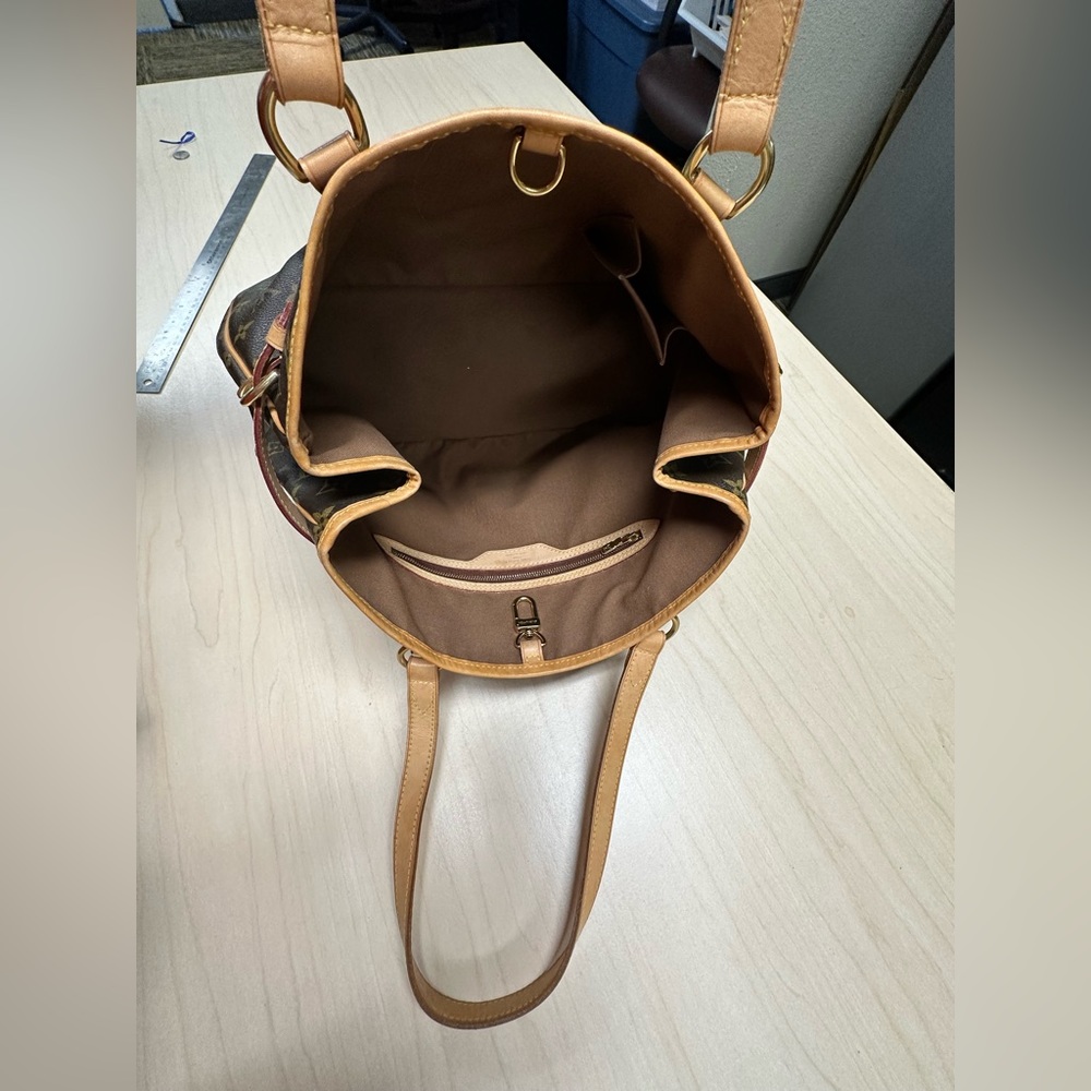 WOW POSHMARK - ONE OWNER = ME - Authentic Louis Vuitton Batignolles GM YEAH!!! - Picture 14 of 16